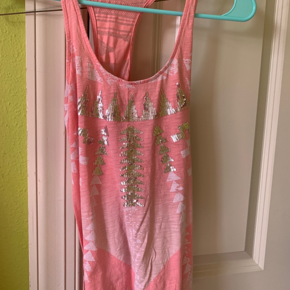 pink tank top
